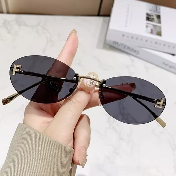 Retro F Stylish Black Sunglasses - Picture 5 of 17